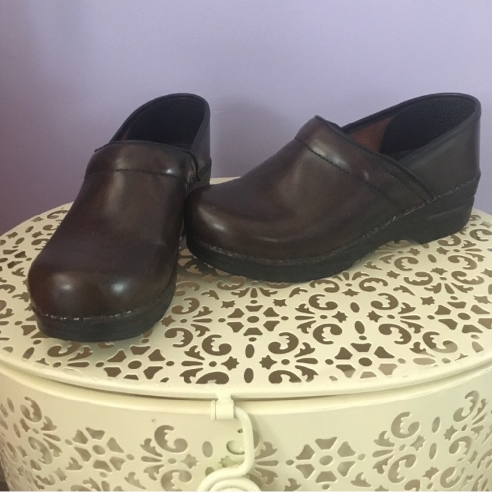 ✨Like New✨Dansko Size 7.5-8 (UK 38) clog